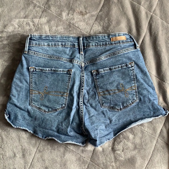 Denizen From Levi’s Denim Hi-Rise Shorts - Picture 2 of 3